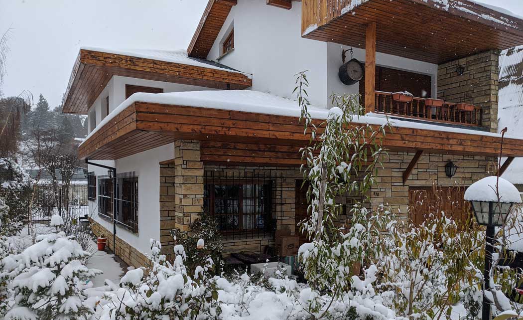 Plano general nevado en temporada de invierno