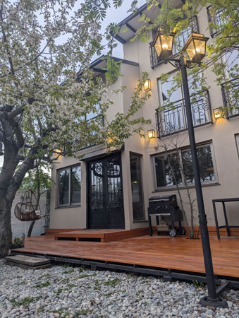 patio posterior del hotel