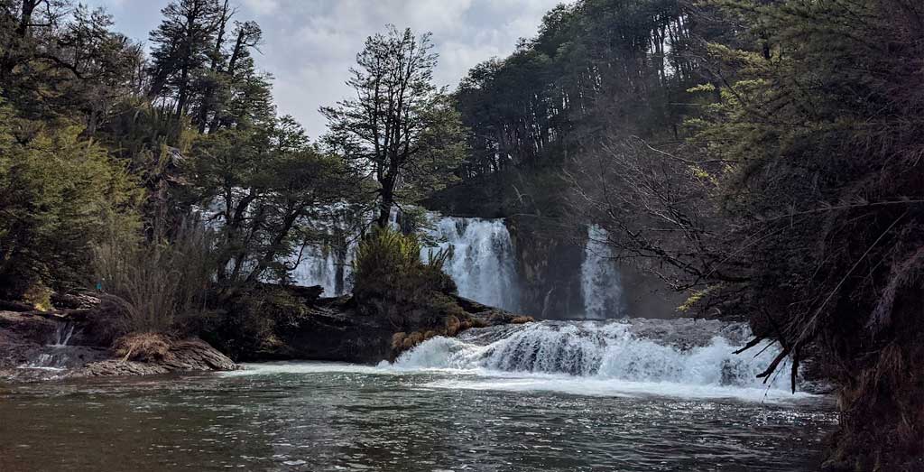 Cascada Ñiwinko en ruta de los 7 lagos