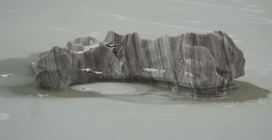 Tempano de hielo en Cerro Tronador Ventisquero Negro Bariloche